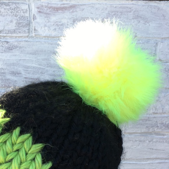 hand knit beanies with big heartβ₯οΈ & faux fur poms - Picture 7 of 7